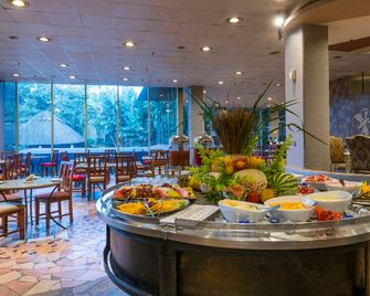 Rainbow Towers Hotel And Conference Centre - הררה - מסעדה