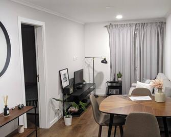 Cozy apartment with good access and all the amenities - Lisbon - Dining room