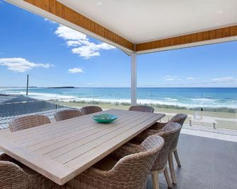 Absolute Beachfront Holiday Apartment w Panoramic Ocean Views - Shellharbour - Balcón