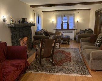 Georgian Garden - Windham - Salon