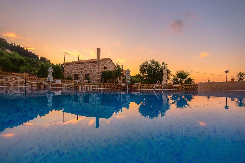 Joanna's Stone Villas - Vasilikos - Bazén