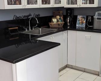 RiverBend on the McKenzie River - Blue River - Cocina