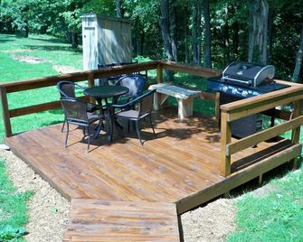 Beautiful Turkey Hill Log Cabin Located on 20 Acres of Hilltop Property - French Lick - Patio