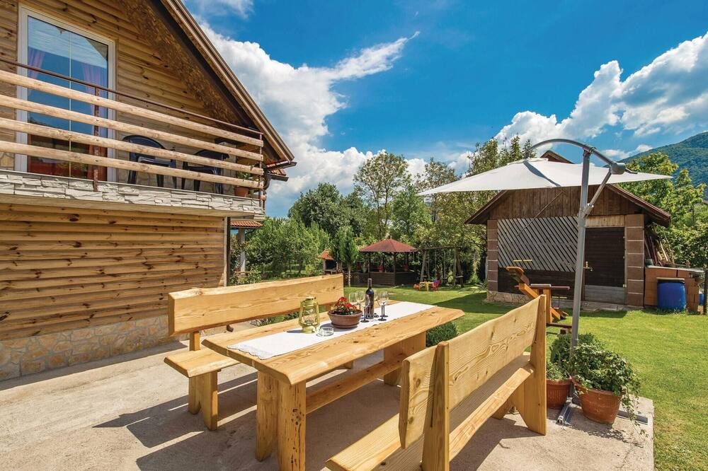 Nice Home In Licko Lesce With Wifi - Ličko Lešće - Patio