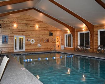 Lighthouse View Motel - מקינאו סיטי - בריכה