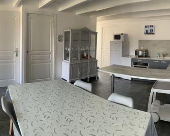 Spacious house in the Oleron region, in a quiet location, within walking distance of the beach and shops. - La Cotinière - Chambre