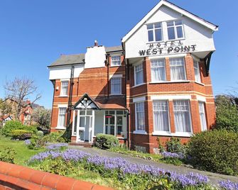 West Point Hotel Bed & Breakfast - Colwyn Bay - Building