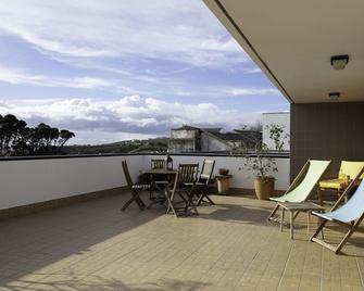 Come and enjoy peace, quiet and views of the sea and mountains in your comfort. - Vila Franca do Campo - Balcone