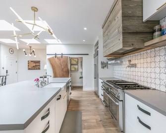 Hot Tub, Ocean Views, Chef's Ktchn, Parking, Steps to GGB, Beach, Train/Buses - San Francisco - Keittiö