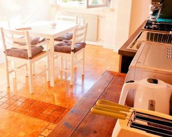 Apartment + Private Parking 30 Meters From The F. S - Conegliano - Dining room
