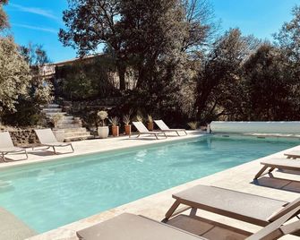 Hôtel La Bastide de Vaison - Vaison-la-Romaine - Zwembad