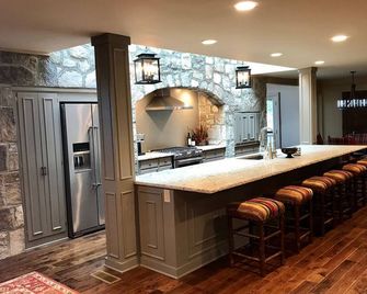 Spacious 4 Bedroom Sleeps 12 Luxury Mountaintop Home - Highlands - Kitchen