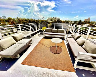 60 Guests Luxury South Beach Private Estate - Miami Beach - Balcony