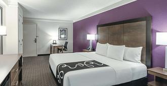 La Quinta Inn & Suites by Wyndham Lubbock West Medical Center - Lubbock - Soveværelse