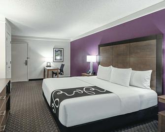 La Quinta Inn & Suites by Wyndham Lubbock West Medical Center - Lubbock - Schlafzimmer