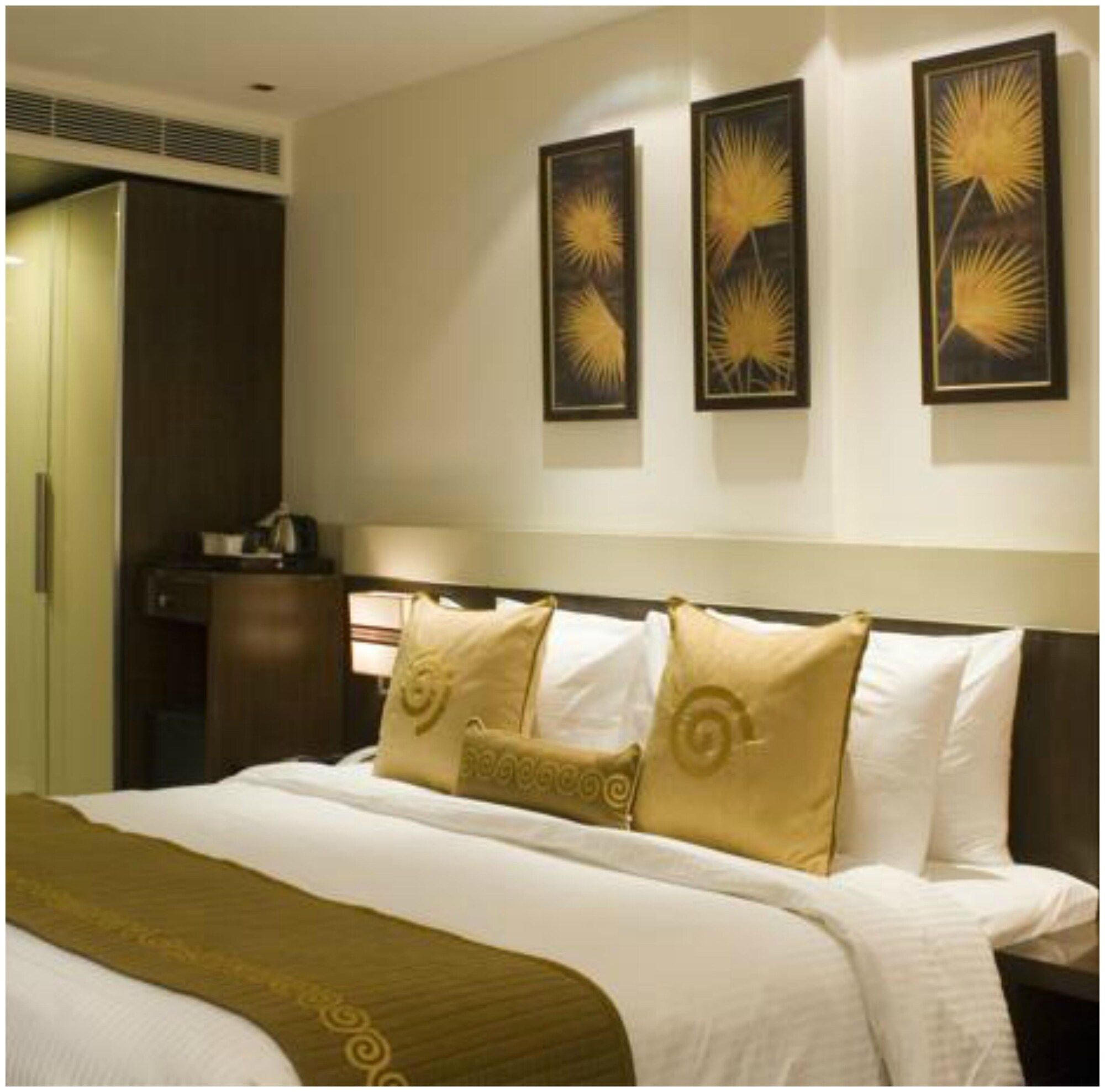 Shervani Nehru Place thumbnail 3