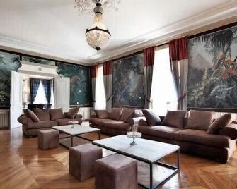 Chateau High Class & very comfortable. - Mercurey - Wohnzimmer