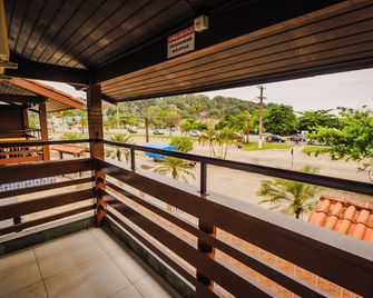 Tayá Hospedagens - Ubatuba - Balkon