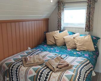 Cosy Countryside Cabin - Sleeps 2 Parking & Farm - Laurencekirk - Bedroom