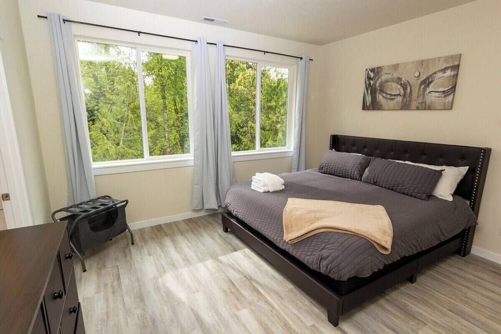 Beautiful 4 bedroom house with King beds, Forest View - Longview - Slaapkamer