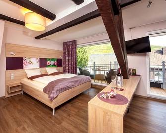 Hotel Weinhaus Halfenstube - Briedern - Bedroom