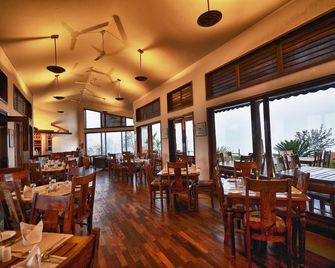 Heritage Resort Coorg - Madikeri - Restaurante