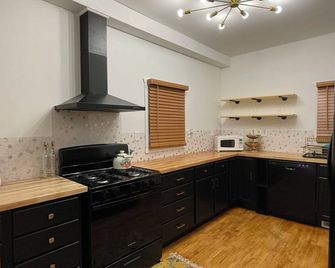 Cozy Maple View 1-bedroom apartment in pleasant Antigo - Antigo - Cocina
