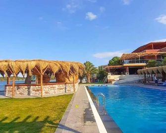 Khaja Beach Hotel - Ayvalik - Pool