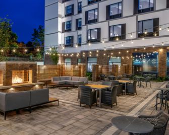 Hampton Inn & Suites by Hilton Raleigh Midtown - Raleigh - Patio