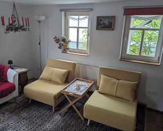 Relax in a little village christal-clean air - certified spa conditions - Schönau an der Brend - Living room