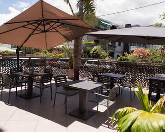 Hotel Select - סן דני - פטיו