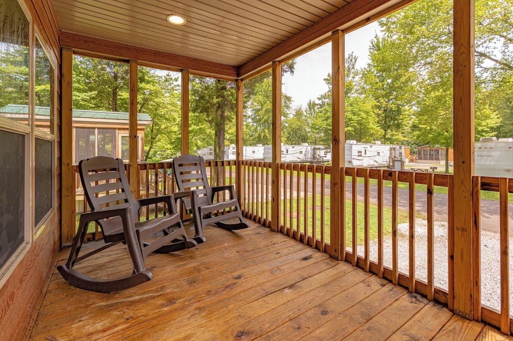 Lake Rudolph Campground & Rv Resort - Santa Claus - Balcony
