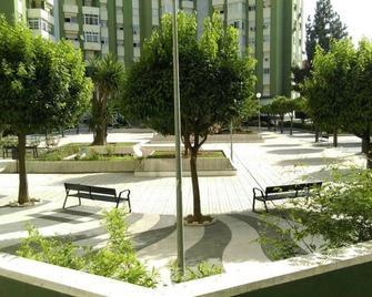 Holiday Apartment In Malaga, 4 Bedrooms And 2 Bathrooms. Also With Pool. - Málaga - Innenhof