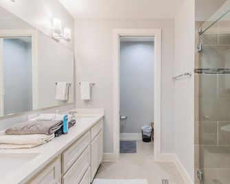 Stunning Townhome Near Uptown - Dallas - Bathroom