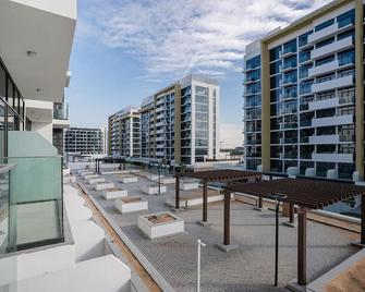 Modern studio in Azizi Riviera - Dubai - Building