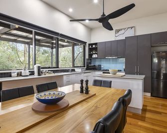 Stylish 3-Bedroom and Outdoor Grill and Pizza Oven - Drysdale - Cocina