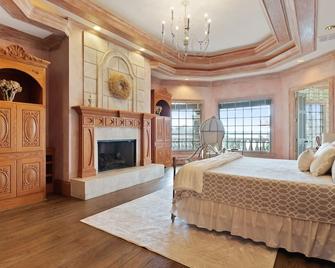 Luxury Chateau With Soaring Views Over Lake Lanier - Buford - Ložnice