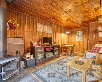 Riverside Mountain Cabin with Patio & Wildlife - Lyons - Sala de estar