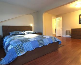 Sunny Apt Near Hopkins Shuttle, Ummc & Peabody Conservatory Jhu - 4 Min Walk - בולטימור - חדר שינה