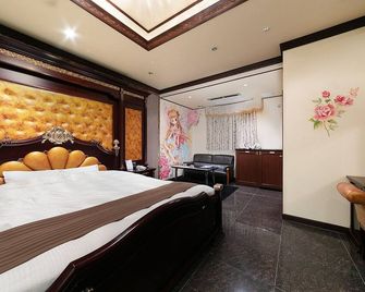 هوتل تو - واكاياما - غرفة نوم