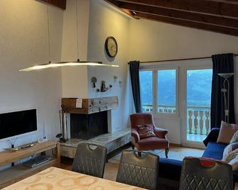 Aparthaus Surselva, Direkt An Der Skipis - Obersaxen Mundaun - Wohnzimmer