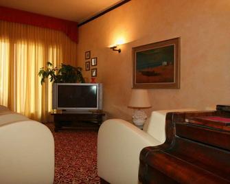 Hotel Giardinetto - Desenzano del Garda - Huiskamer