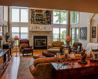 Beautiful Burt Lake Family Getaway - Alanson - Sala de estar