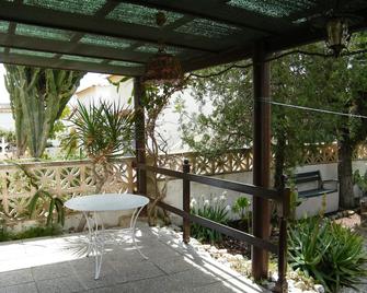 House (56 sqm) with a large garden (400 sqm) - just 800 meters to the beach - Peguera - Balkon