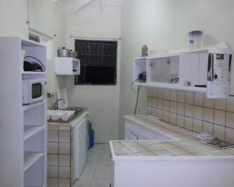 힐탑 뷰 게스트하우스 - 캐스트리스 - 주방