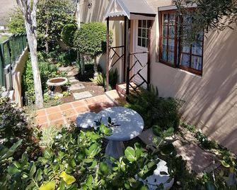 Squirrels Corner - Montagu