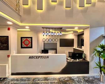 Simal Hotel - Rize - Рецепція