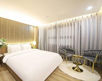 Tongyeong Tourist Hotel - Tongyeong