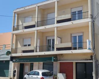 Alojamentos S.José - Atouguia da Baleia - Edificio