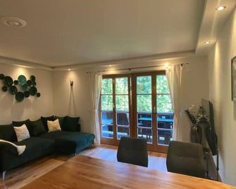 Ferienwohnung Raesl - Holzkirchen - Wohnzimmer